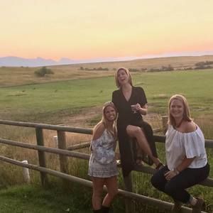 Meet your Posher, Caitlin